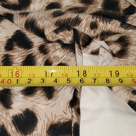 Charming Charlie Leopard Blouse 3/4 Sleeve EUC - Picture 9 of 11